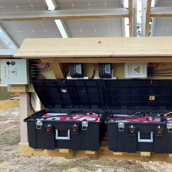 ECO-WORTHY 6 String PV Combiner Box(Metal Case) & 63A Circuit Breakers for Solar Panels